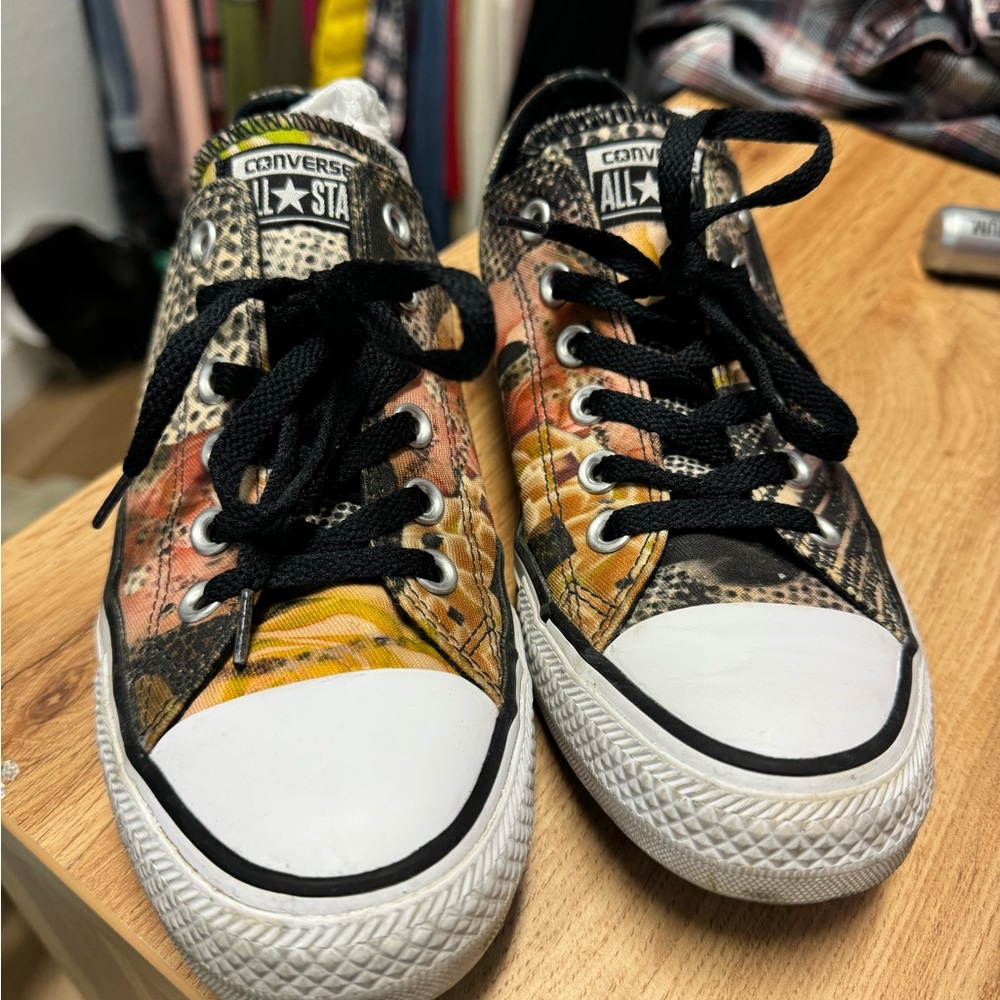 Converse tennis shoes